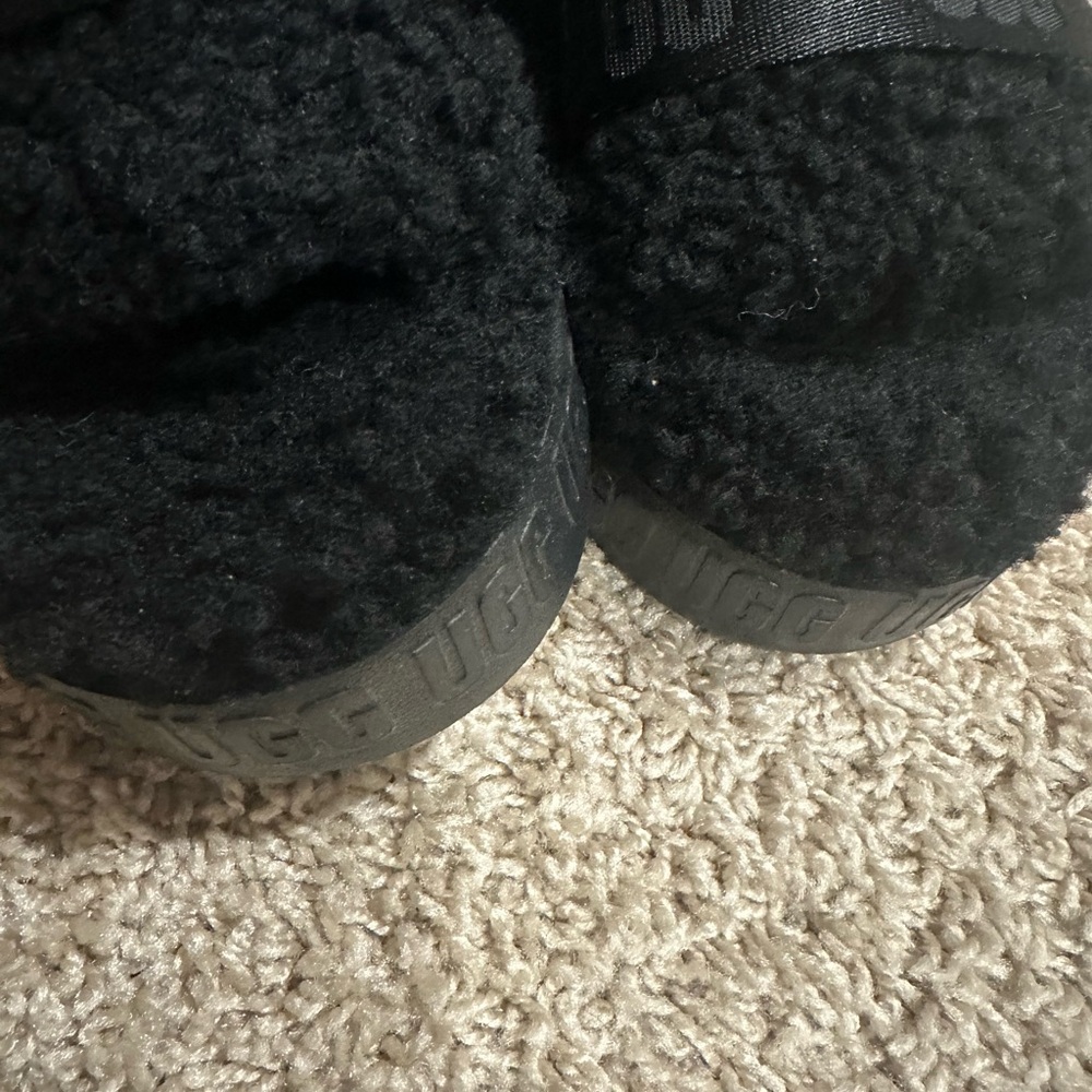 UGG - Picture 4 of 5